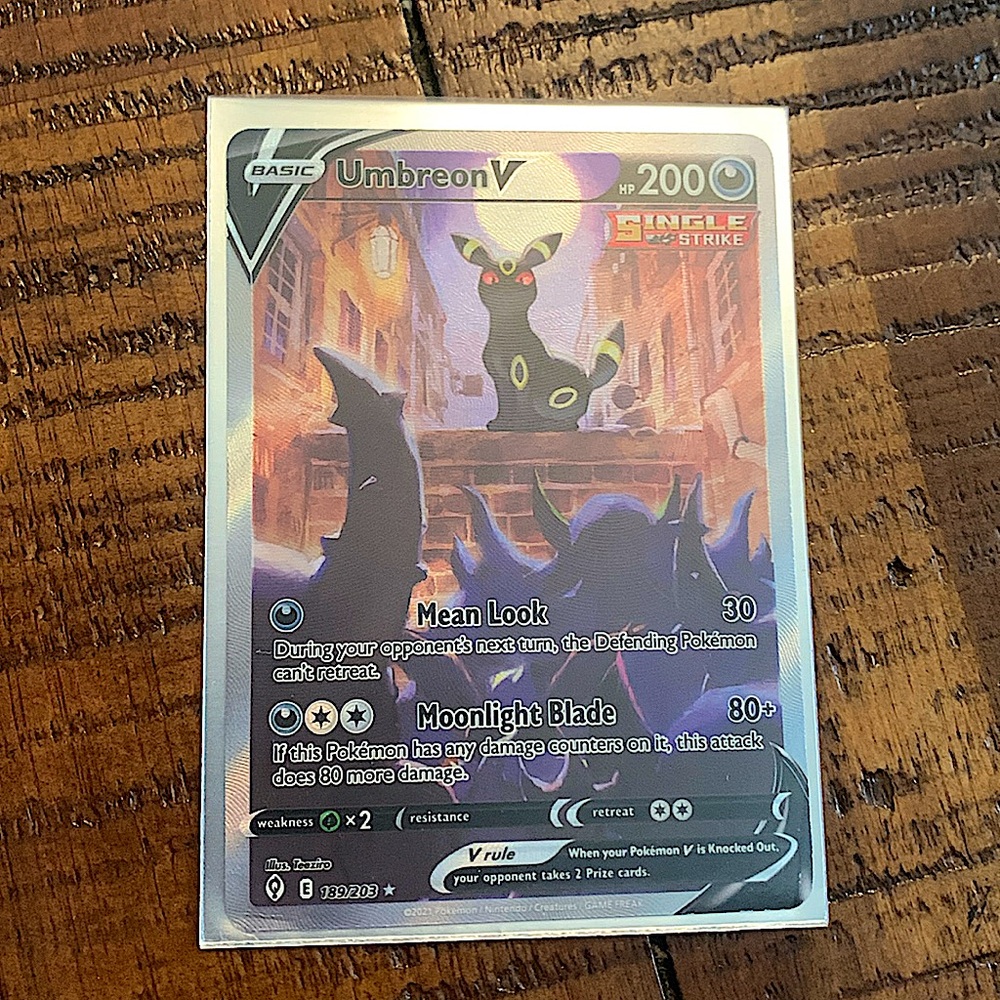 I am selling Umbreon v alternate full art
Has a small bend on right corner